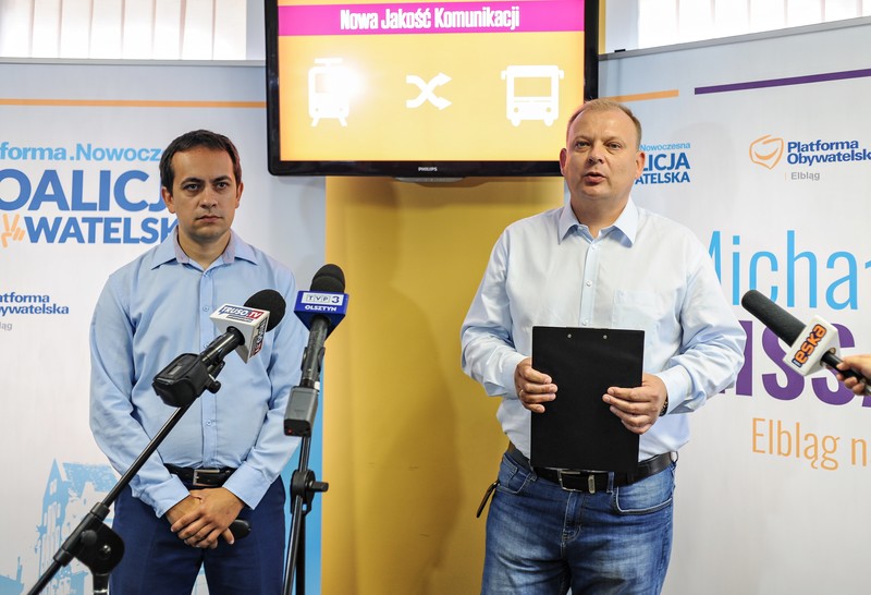 Elbląg, Michał Missan (po prawej) i Robert Turlej podczas spotkania z dziennikarzami Elbląg, Michał Missan (po prawej) i Robert Turlej podczas spotkania z dziennikarzami