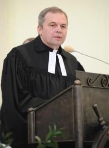 Elbląg, ks. Marcin Pilch, proboszcz parafii ewangelicko - augsburskiej nie zgadza sie na emisję filmu w Ratuszu Staromiejskim