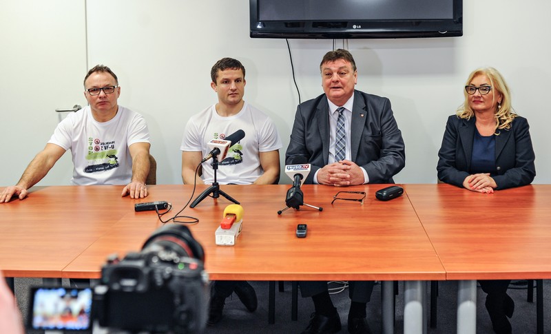 Elbląg, Od lewe: Leszek Wilk, Krzysztof Wiłkomirski, Witold Wróblewski i Małgorzta Sowicka mówili w jaki sposób przeciwdziałać zwolnieniom z w-f.