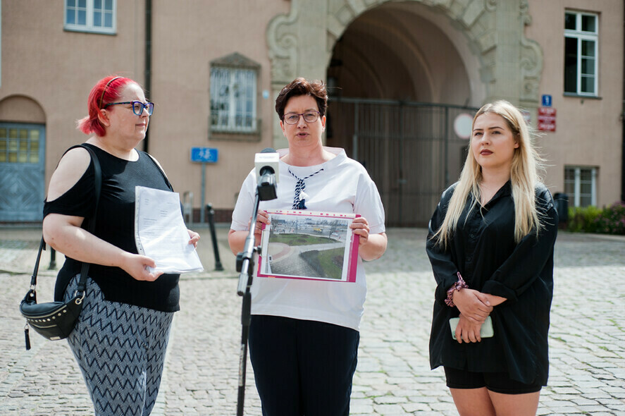 Elbląg, Złożenie petycji dotyczącej utworzenia Skweru Praw Kobiet w lipcu 2021 r. Elbląg, Złożenie petycji dotyczącej utworzenia Skweru Praw Kobiet w lipcu 2021 r.