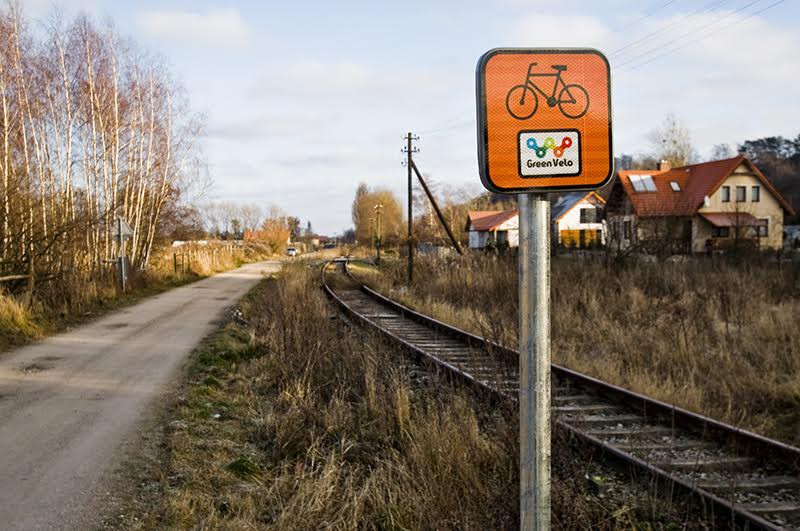 Elbląg, Dwa tysiące kilometrów w ogniu krytyki