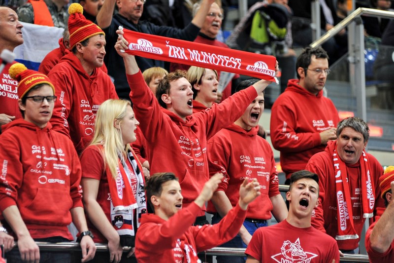 Elbląg, Pięćdziesięcioosobowa grupa kibiców ZRK Mlinotest wspierali swoją drużynę przez cały mecz
