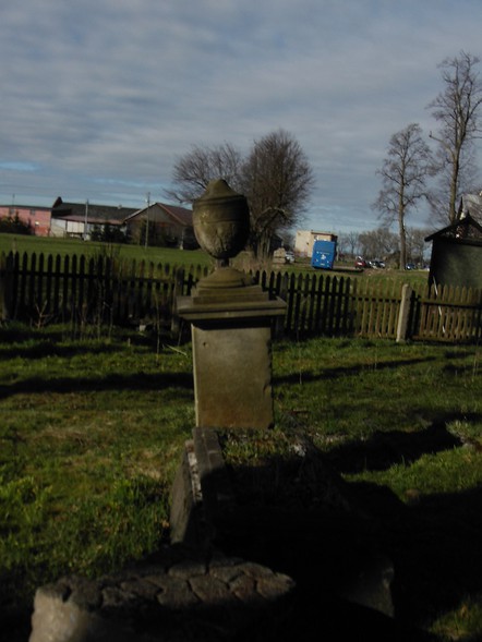 Elbląg, Nagrobek na cmentarzu w Stogach