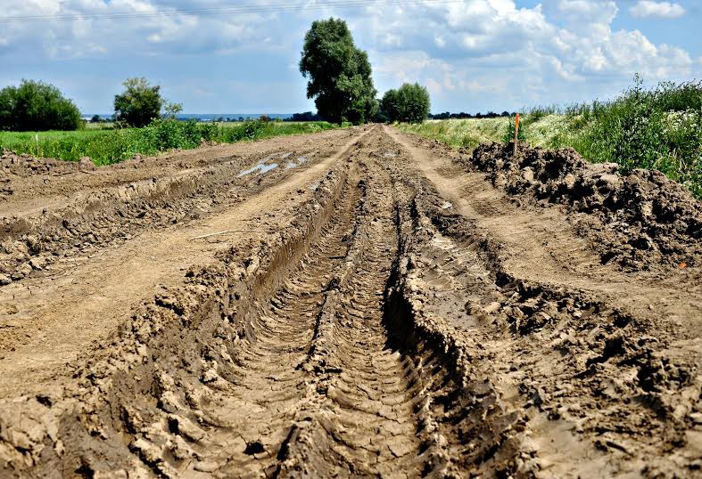 Elbląg, Droga prowadząca do Władysławowa ma zostać wyremontowana, a prace mają się zakończyć w pierwszej połowie sierpnia. Tak wyglądała 28 czerwca.