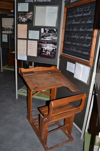 Elbląg, Szkolna ławka, jeden z eksponatów Muzeum Żuławskiego