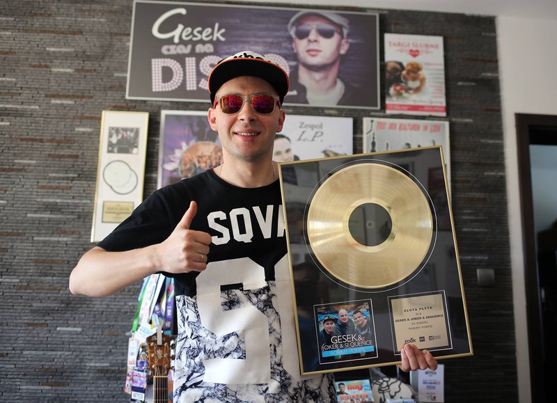 Elbląg, Kiedyś pojawiły się w internecie opinie, że ludzie nie chcą, aby Elbląg reprezentowała muzyka disco polo, ale to są moje fundusze i ja w to inwestuję - mówi Łukasz Gesek Elbląg, Kiedyś pojawiły się w internecie opinie, że ludzie nie chcą, aby Elbląg reprezentowała muzyka disco polo, ale to są moje fundusze i ja w to inwestuję - mówi Łukasz Gesek
