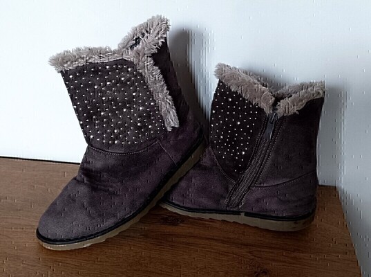 Elbląg Ciepłe i bardzo wygodne, zamki działają, nie brakuje żadnego ćwieka, fajny kolor niebudzący. Polecam. Rozmiar