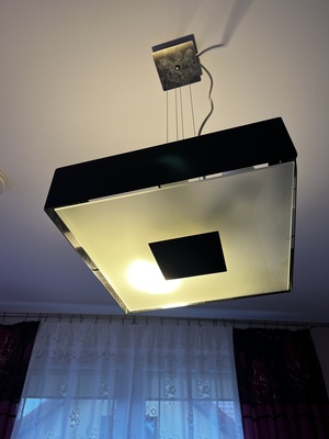 Elbląg Sprzedam żyrandol wiszący w kształcie kwadratu, używany, kompletny, stan dobry.