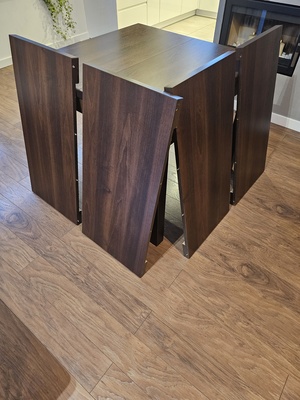 Elbląg Sprzedam stół ciemnobrązowy o wymiarach 90×90 rozkładany do 2,80