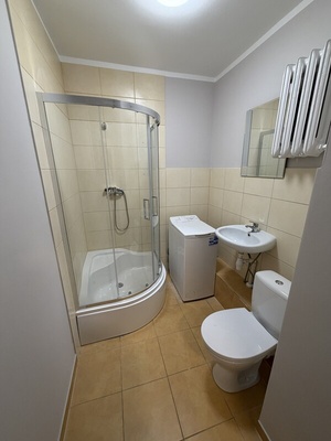 Elbląg Kawalerka z oddzielną kuchniąOgrzewanie i ciepła woda z miastaMieszkanie umeblowane i odświeżoneOsiedle