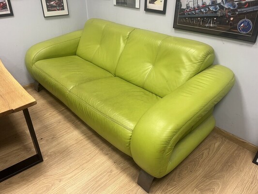 Oddam sofę skórzaną, zieloną, stan dobry.