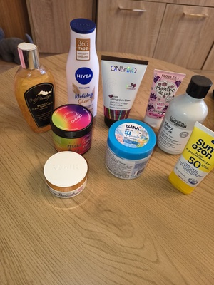 Elbląg Witam. Post grzecznościowy. Spora ilość Kosmetykow pielęgnacyjnych, kosmetyki używane lecz mało całość 40 zł