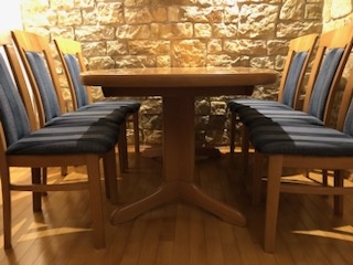 Elbląg Zadbany zestaw :Stol i 6 krzeseł oraz ława do kompletu. Stoł 150/100 i do rozlozenia 2 × po 30 cm