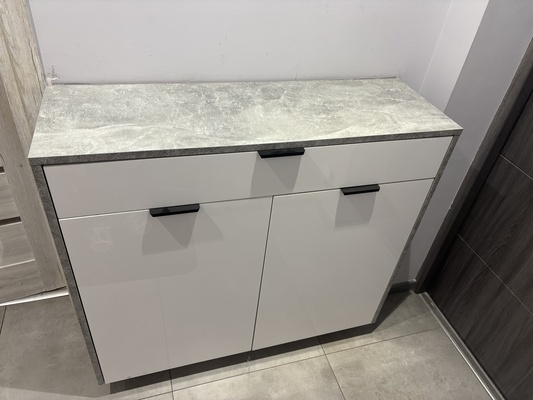 Elbląg Sprzedam komodę wiszącą na buty wymiary;
Wysokość 90cm
szerokość 105cm
głebokosc34cm
Na