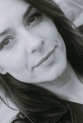 Elbląg 37 lat, wolna, bez dzieci. Lubię ludzi z wyobraźnią i dystansem do świata. Szukam kogoś, kto potrafi rozmawiać