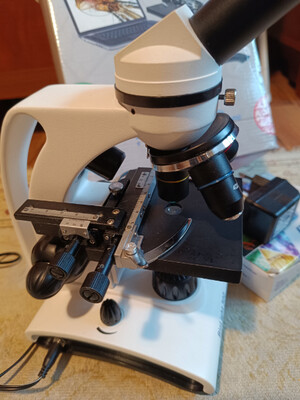 Elbląg Sprzedam w idealnym stanie Mikroskop Delta Optical BioLight 300 plus zestaw 25szt preparatów biologicznych,