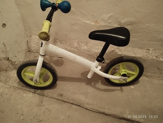 Elbląg Sprzedam dwa rowerki dla dziecka. Jeden biegowy, drugi z oedałami. Używane, stan dobry. Za oba 300,biegowy