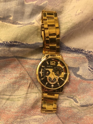 Elbląg Mam na sprzedaż zegarek marki Geneva. Zegarek w kolorze złotym, NOWY, NIE UŻYWANY, działający, ładny z baterią.
