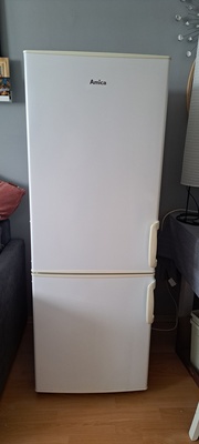 Elbląg Sprzedam lodówkę Amica. Sprawna, w dobrym stanie. Wysokość 150 cm, szerokość 55 cm. Cena 150,00 zł. Transport i