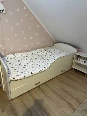 Elbląg Mam do sprzedania łóżko dziecięce, dwustronne, z szufladą na pościel. Szuflada przekłada się na prawa i lewą