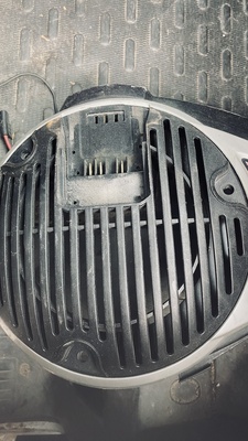 Elbląg Górną obudowa (osłona) silnika kosiarki Briggs & Stratton z serii NX-90e Sprzedam używaną górną obudowę