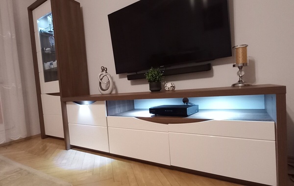 Elbląg Sprzedam szafkę rtv i witrynę.