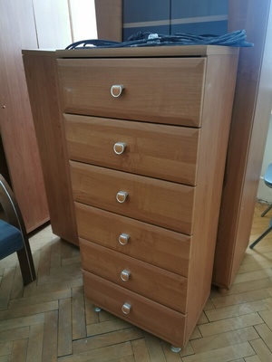 Elbląg Zestaw mebli w dobrym stanie.
*komoda z szufladsmi
*witryna
*slupek
*Szafka otwierana
*szafa
*rogówka
Oddam