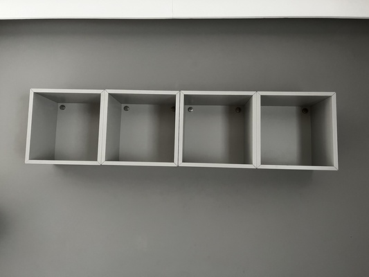 Elbląg Sprzedam półki wiszące IKEA, mogą służyć jako stojące. Kolor - jasny szary. Stan dobry. Cena za 4 sztuki.