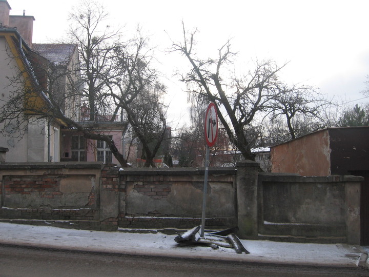 Nie skręcaj do sąsiada.. Ul. Browarna w Elblągu. (Luty 2014)