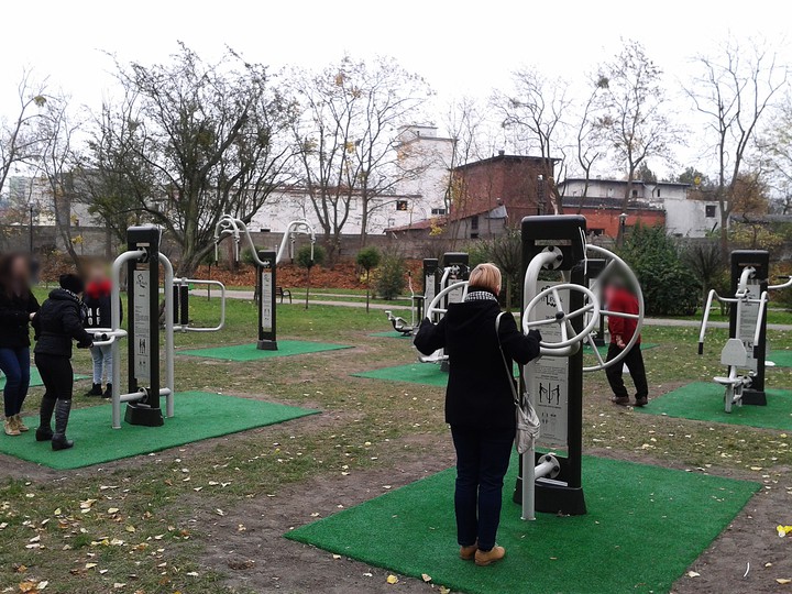 W zdrowym ciele zdrowy duch.... Ciekawe miejsce do ćwiczeń w parku Traugutta (Październik 2014)