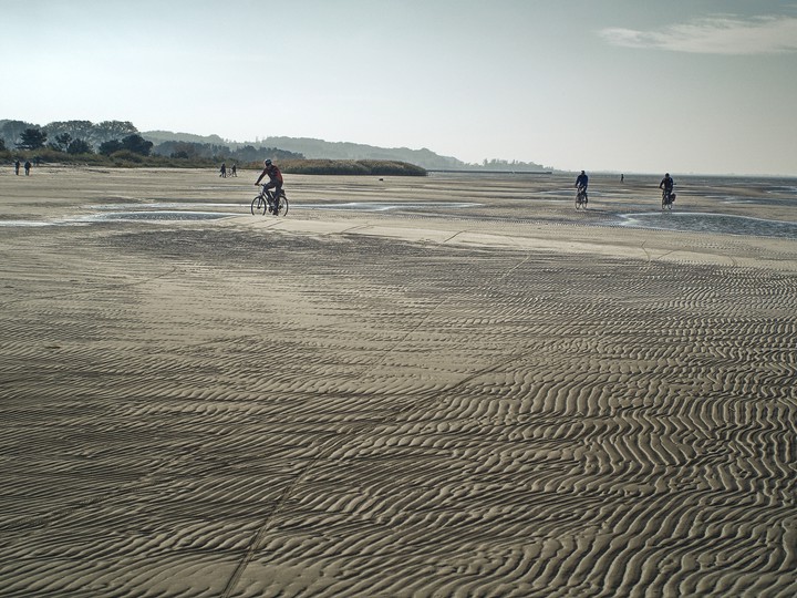 Rekordowo niski stan wody na Zalewie. 19 września 2014 - stan wody na Zlewie jest tak niski, że plaża stała się szersza o jakieś 100-150 metrów. Przypomina to trochę zjawisko odpływu.