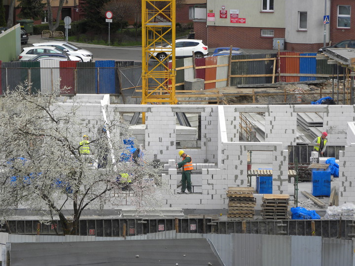 Praca wre. Budowa budynku przy ul. Winnej (Kwiecień 2015)