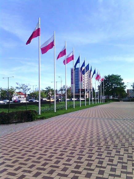Patriotyczcnie i europejsko w Elblągu. Plac Jagiellonczyka w maju 2015 (Maj 2015)