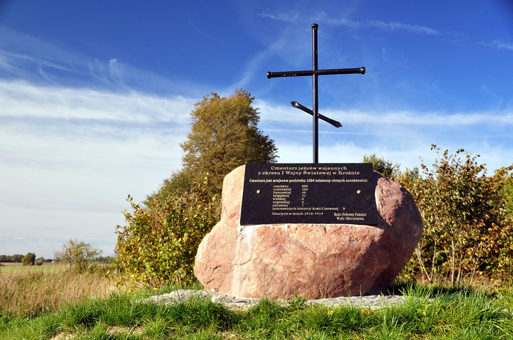 Obelisk. Cmentarz jeńców wojennych z okresu 1 Wojny Światowej w  Krośnie.  Cmentarz jest miejscem pochówku 1054 żołnierzy różnych narodowości , zmarłych w latach 1915 - 1919. (Październik 2015)