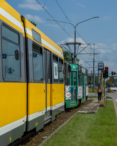 W Elblągu tymczasowe przystanki przy dworcu nie są dostosowane do tramwajów..  (Sierpień 2019)