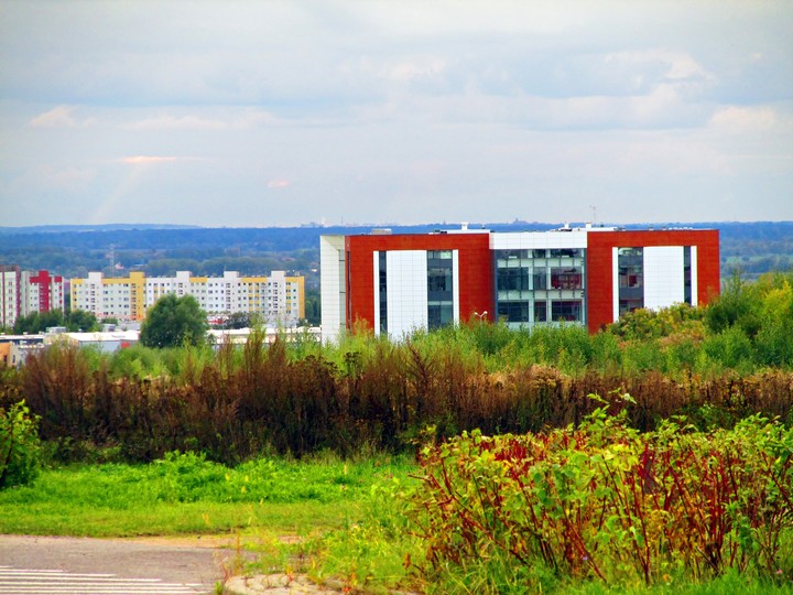 Elbląg z Modrzewiny. Modrzewina,  na horyzoncie Malbork ze swoim zamkiem (Październik 2019)