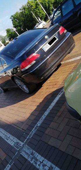 BMW stan umysłu. Mistrz parkowania na parkingu dworcowym...