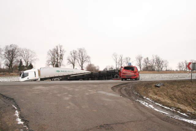 Ciężarówka uderzyła w „elkę” zdjęcie nr 20917