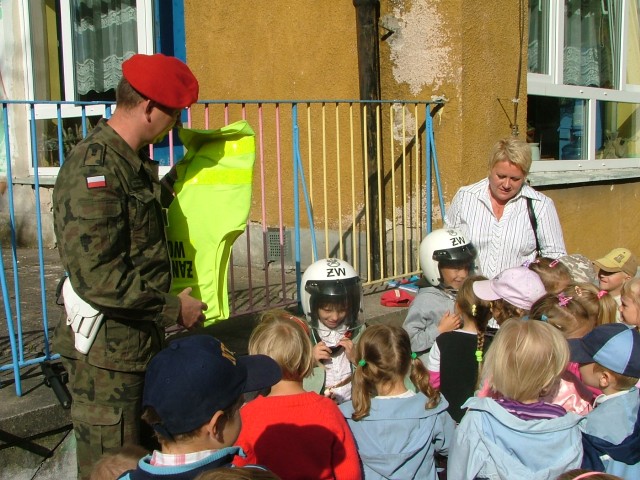 Wizyta wojskowych żandarmów w Przedszkolu nr 15 zdjęcie nr 27655