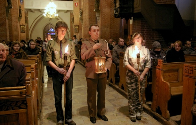 Betlejemskie Światełko Pokoju jest już w Elblągu zdjęcie nr 30200