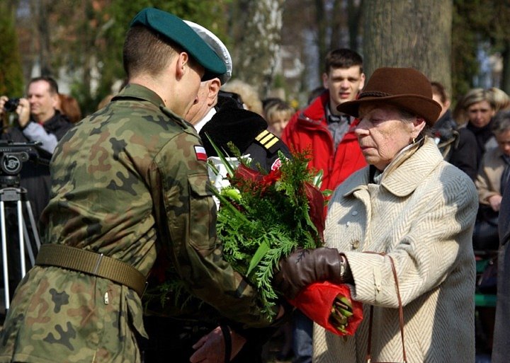 Obchody 70. rocznicy Zbrodni Katyńskiej zdjęcie nr 33730
