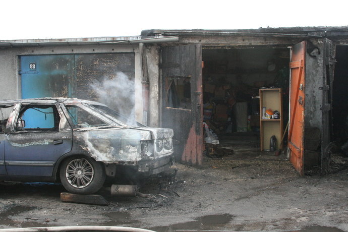 Pożar garaży zdjęcie nr 34016