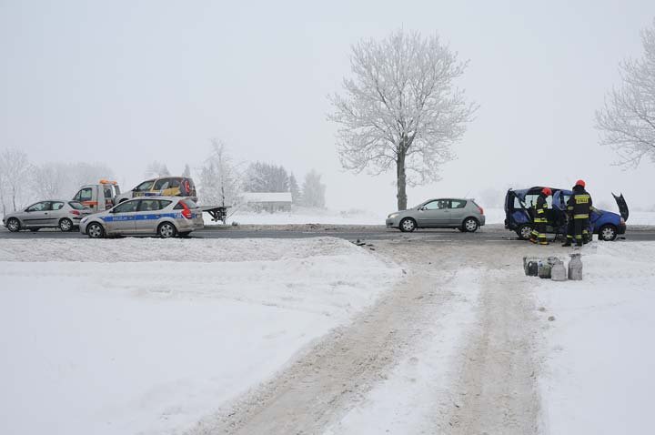Wypadek w Kazimierzowie - dwie osoby ranne zdjęcie nr 41794