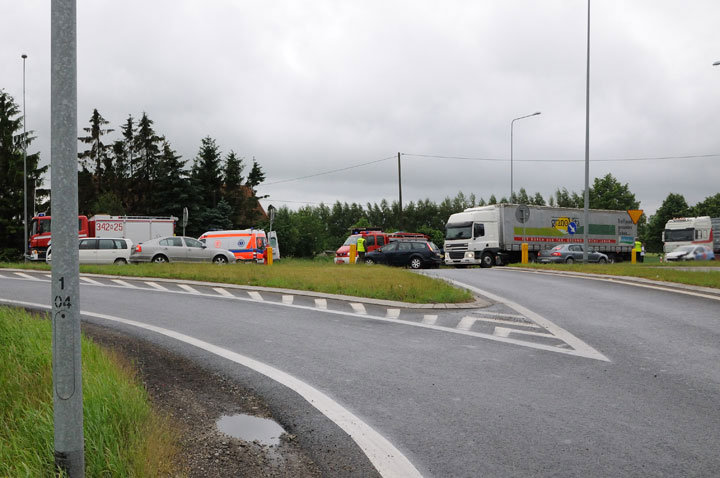 Wypadek w Kazimierzowie - dwie osoby w szpitalu zdjęcie nr 46139