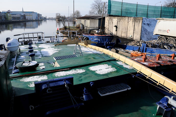 Bizony pchają barki do Kaliningradu zdjęcie nr 55072