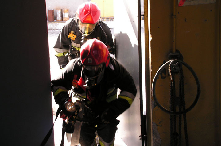 Strażackie ćwiczenia w wytwórni acetylenu zdjęcie nr 55186