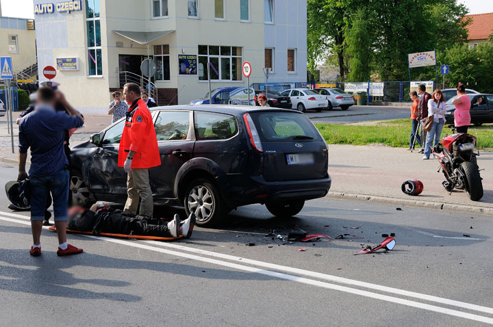 Wypadek: fordem zajechał drogę motocykliście zdjęcie nr 56458
