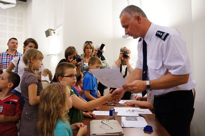 Policjanci czytali dzieciom zdjęcie nr 59490