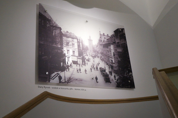 Fotografie na ścianach Ratusza Staromiejskiego zdjęcie nr 66810