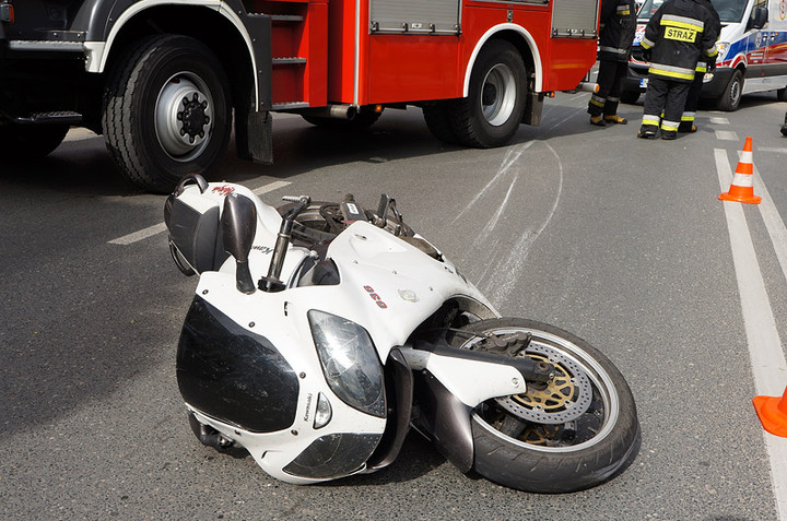 Wypadek: motocyklista uderzył w auto zdjęcie nr 75197